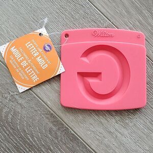 💥5/$25 SALE | BUNDLE TO SAVE | G Letter Mold Wilton Fondant